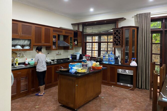 ban biet thu 198m2 mat duong doi ciputra 2