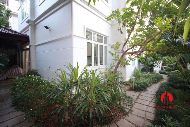 ban biet thu lo goc khu c ciputra 17