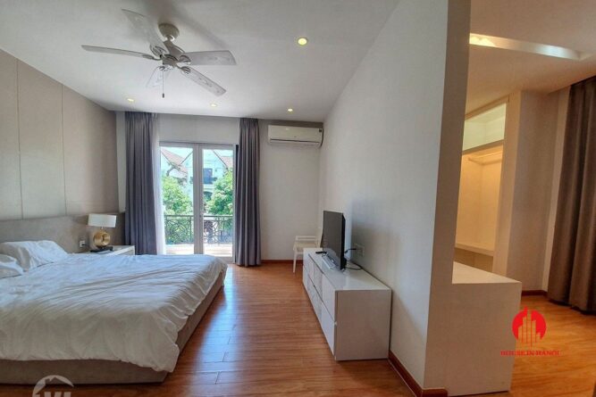 rental in vinhomes riverside hoa sua villa 9