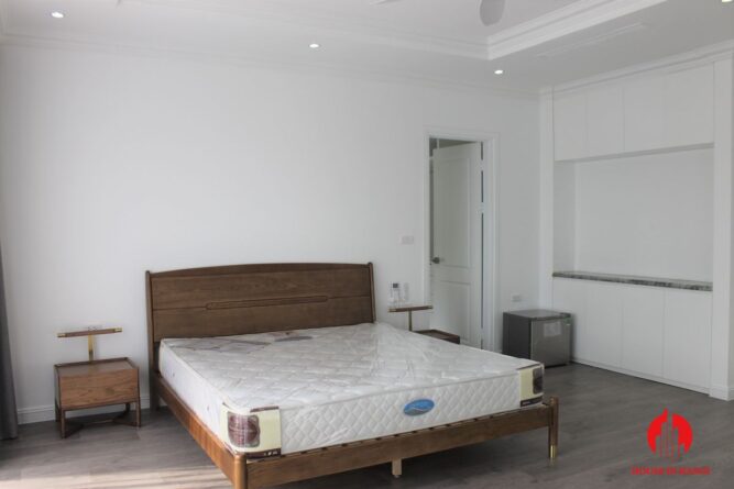 thue biet thu hoa phuong vinhomes riverside long bien 28