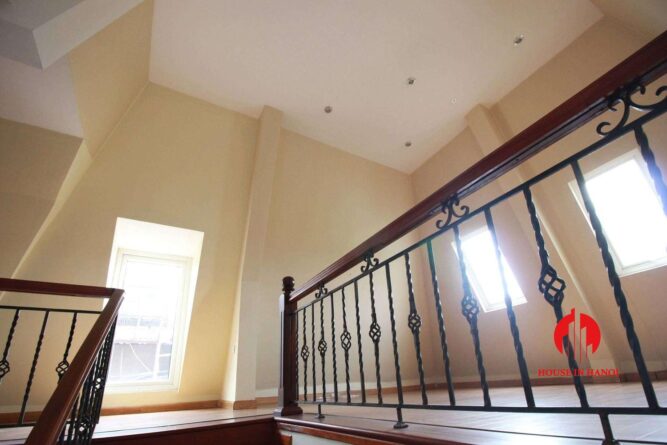 thue biet thu phong cach chau au ciputra 12