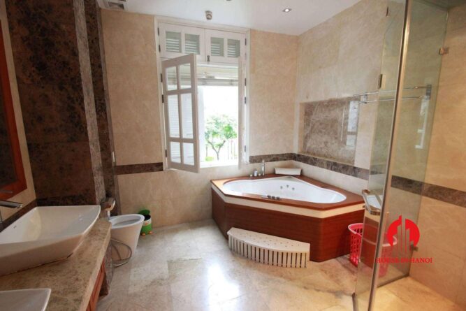 thue biet thu phong cach chau au ciputra 21