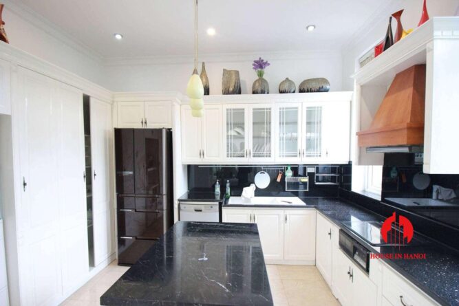 thue biet thu phong cach chau au ciputra 4