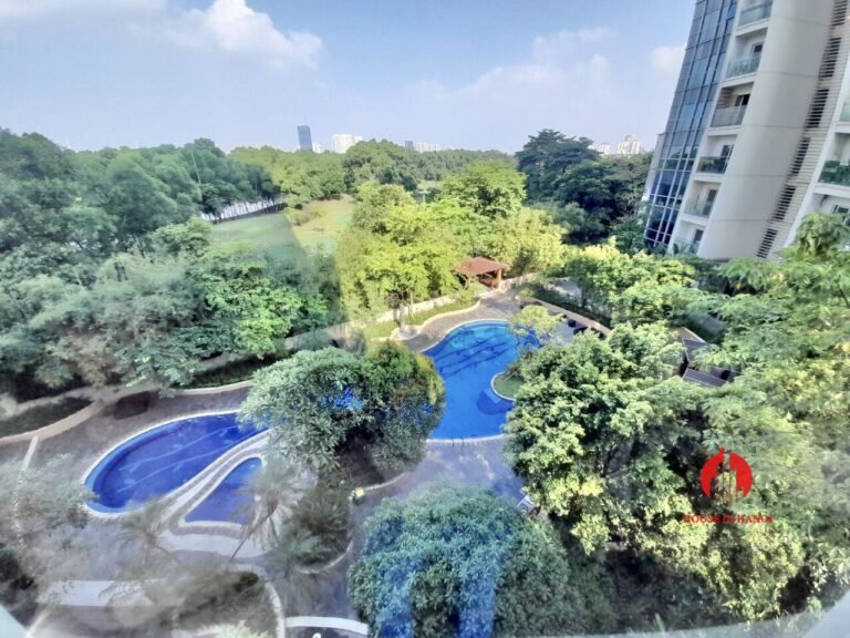 Cho thuê căn hộ 267m2 view bể bơi tại L2 Ciputra