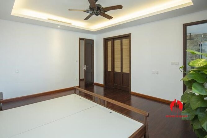 cho thuê căn hộ 4 ngủ view hồ từ hoa tây hồ 24