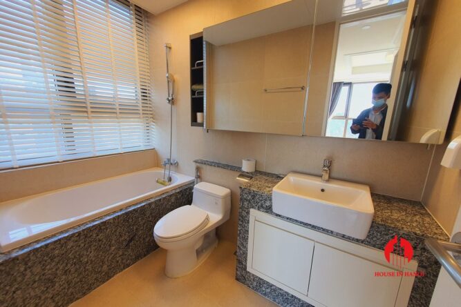 cho thuê căn hộ 4 phòng ngủ starlake 2