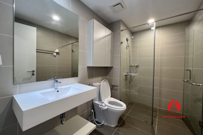 cho thue can ho 3 phong ngu view ho tay kosmo 12