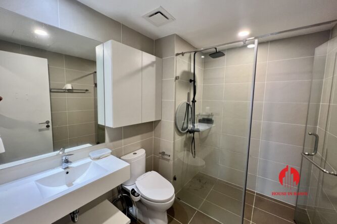 cho thue can ho 3 phong ngu view ho tay kosmo 9