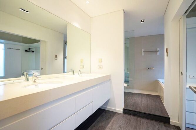 Cho thuê căn hộ 4 ngủ tại Âu Cơ sang trọng và rộng rãi (19)