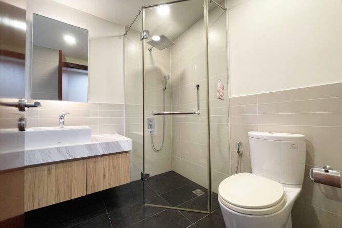 Cho thuê căn hộ 2 ngủ chung cư Watermark 395 Lạc Long Quân (1)