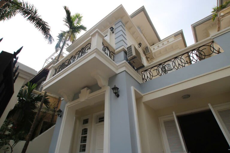 Bán biệt thự 180m2 khu C Ciputra, cũ nhưng chất
