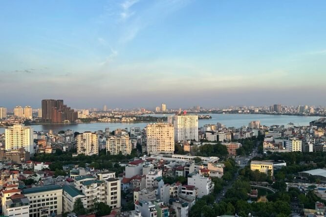 lake view 3 bedroom apartment for sale in kosmo tay ho 2